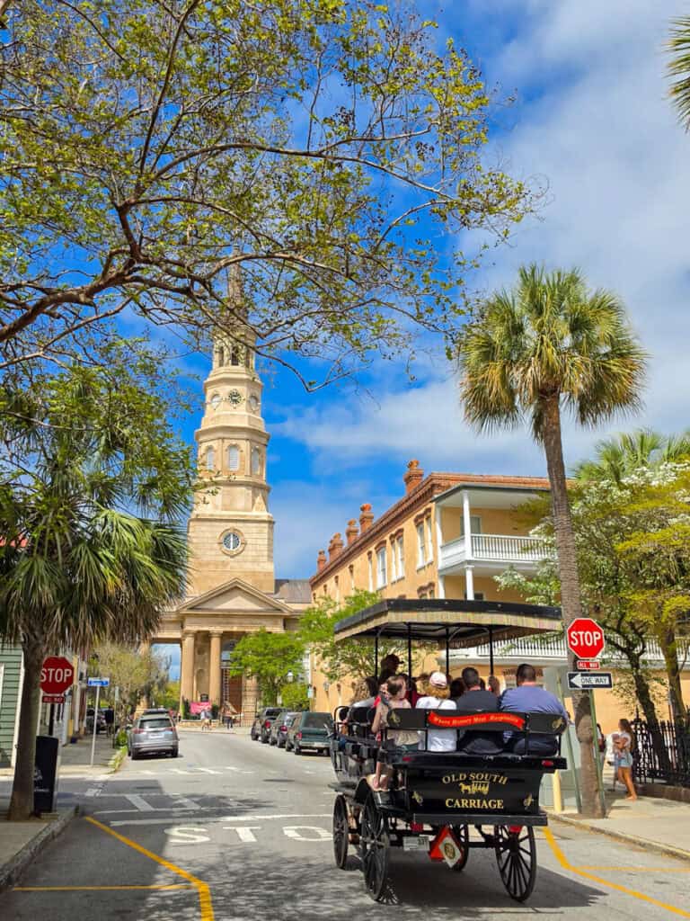 horse and carriage next to st phillips church charleston