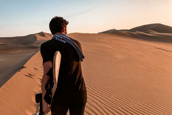 sandboarding huacachina